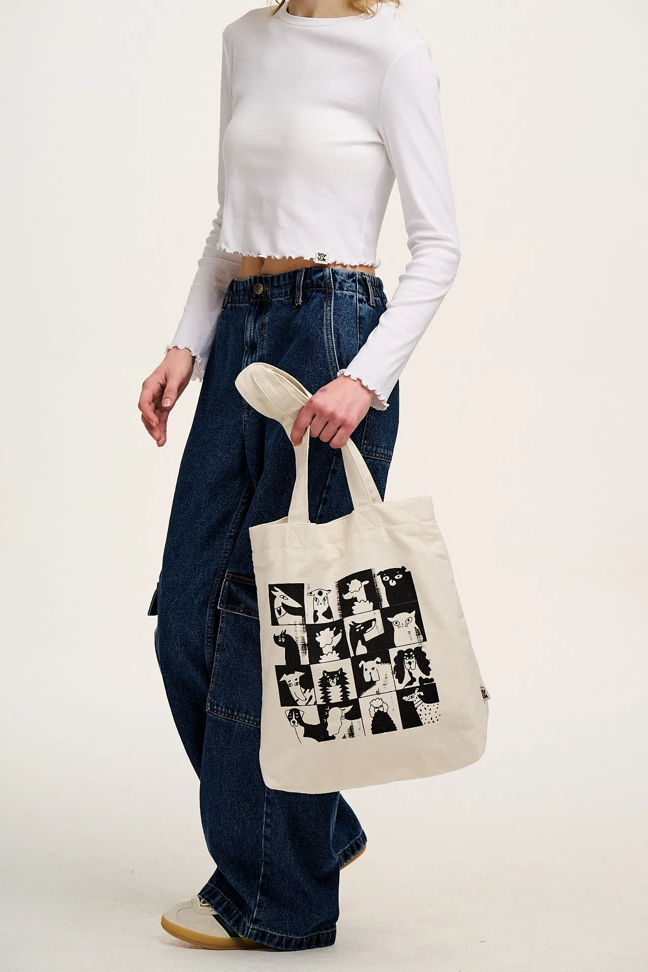 L.E. Felix - Cotton Tote Bag in Artist Print by Enikö Eged