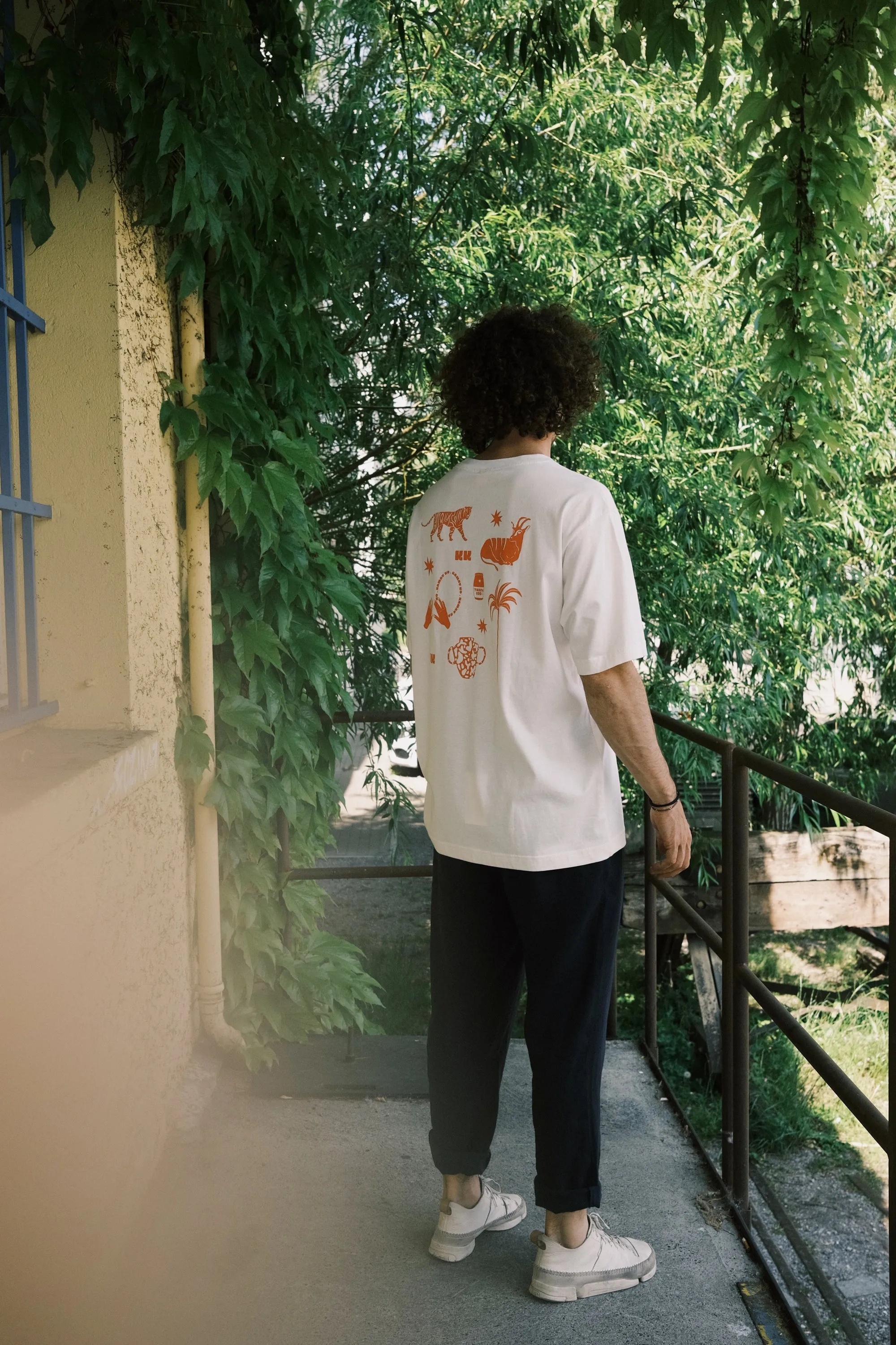 unisex t-shirt - aviv stone white