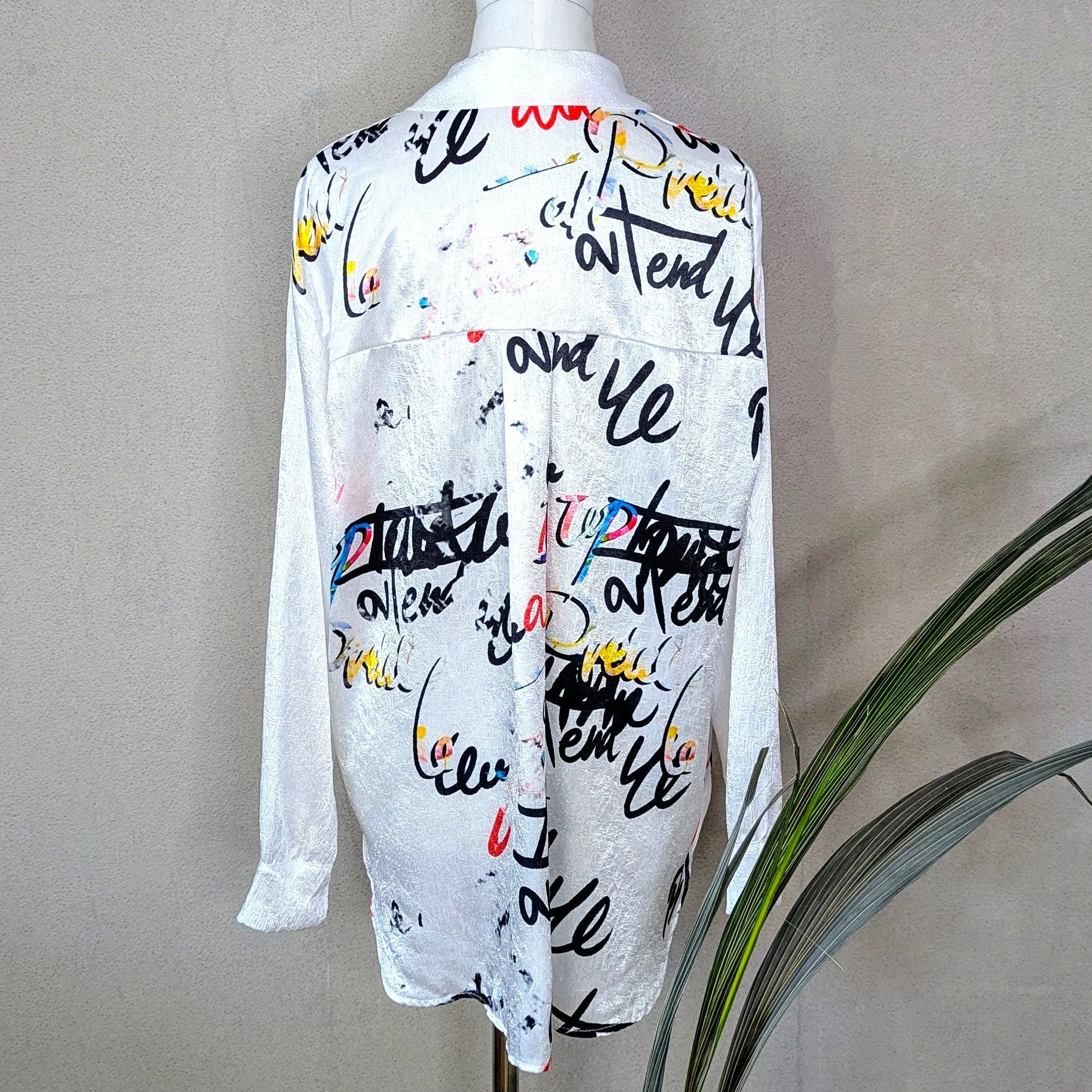 Viscose mix satin feel random graffiti print shirt (M-L)